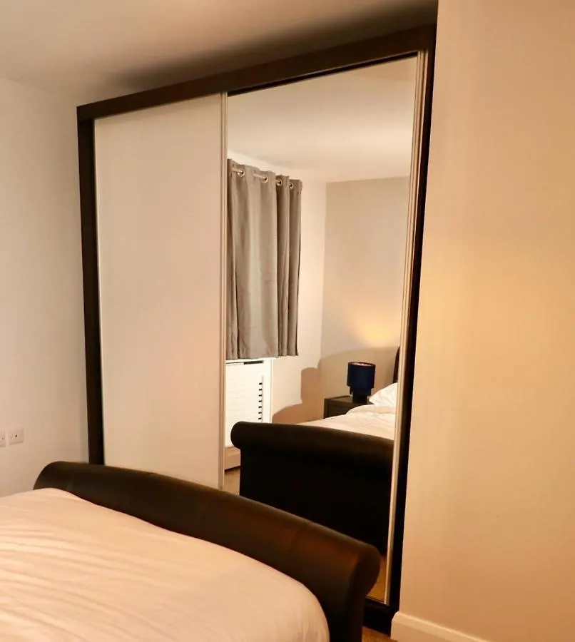 Lovely 2- Bedroom Apartment In Belfast