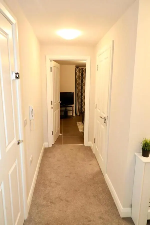 Lovely 2- Bedroom Apartment In Belfast