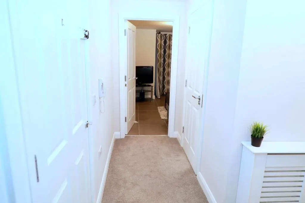 Lovely 2- Bedroom Apartment In Belfast