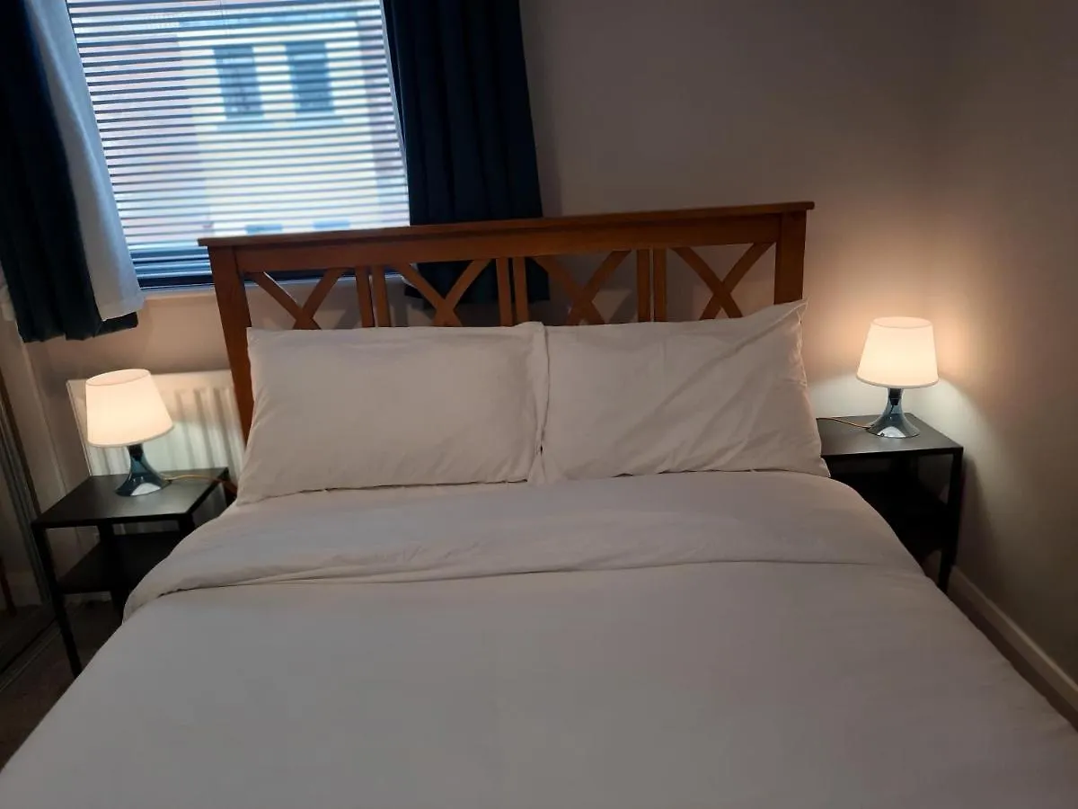 Lovely 2- Bedroom Apartment In Belfast